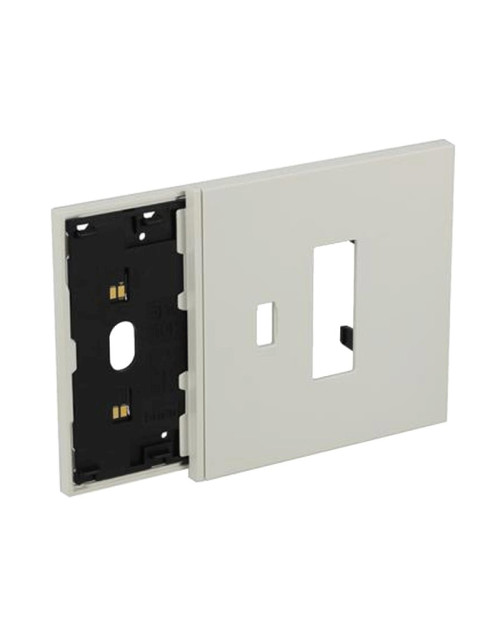 Electrified frame with socket cover and USB Bticino Living Now White KW8103M10C